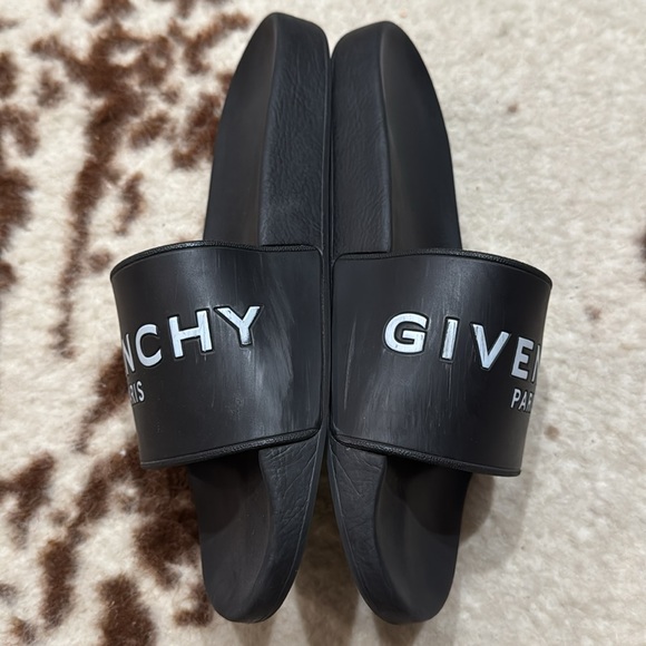 GIVENCHY Black Paris Flat Sandals - Picture 4 of 11